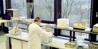 Die Analytik und Aufarbeitung von Proben für Strontium-90 Messungen sind aufwendig